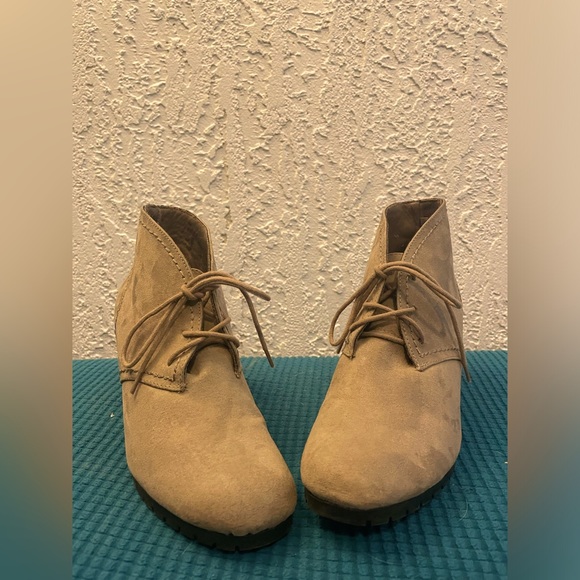 Tan wedge booties - Picture 3 of 3